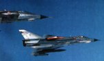 Formation de deux Mirage III E dans le ciel du Sud Ouest de la France