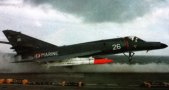 Ce Super Etendard est arm d'un missile nuclaire ASMP